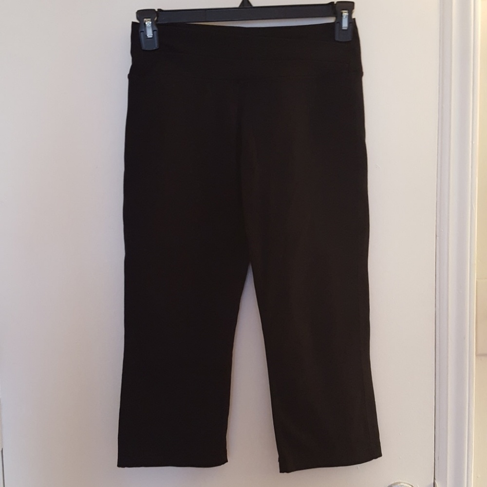 Black yoga capris